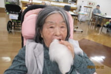 介護老人福祉施設 サンライズ北九州｜2026.04.12 綿菓子(´～｀)ﾓｸﾞﾓｸﾞ